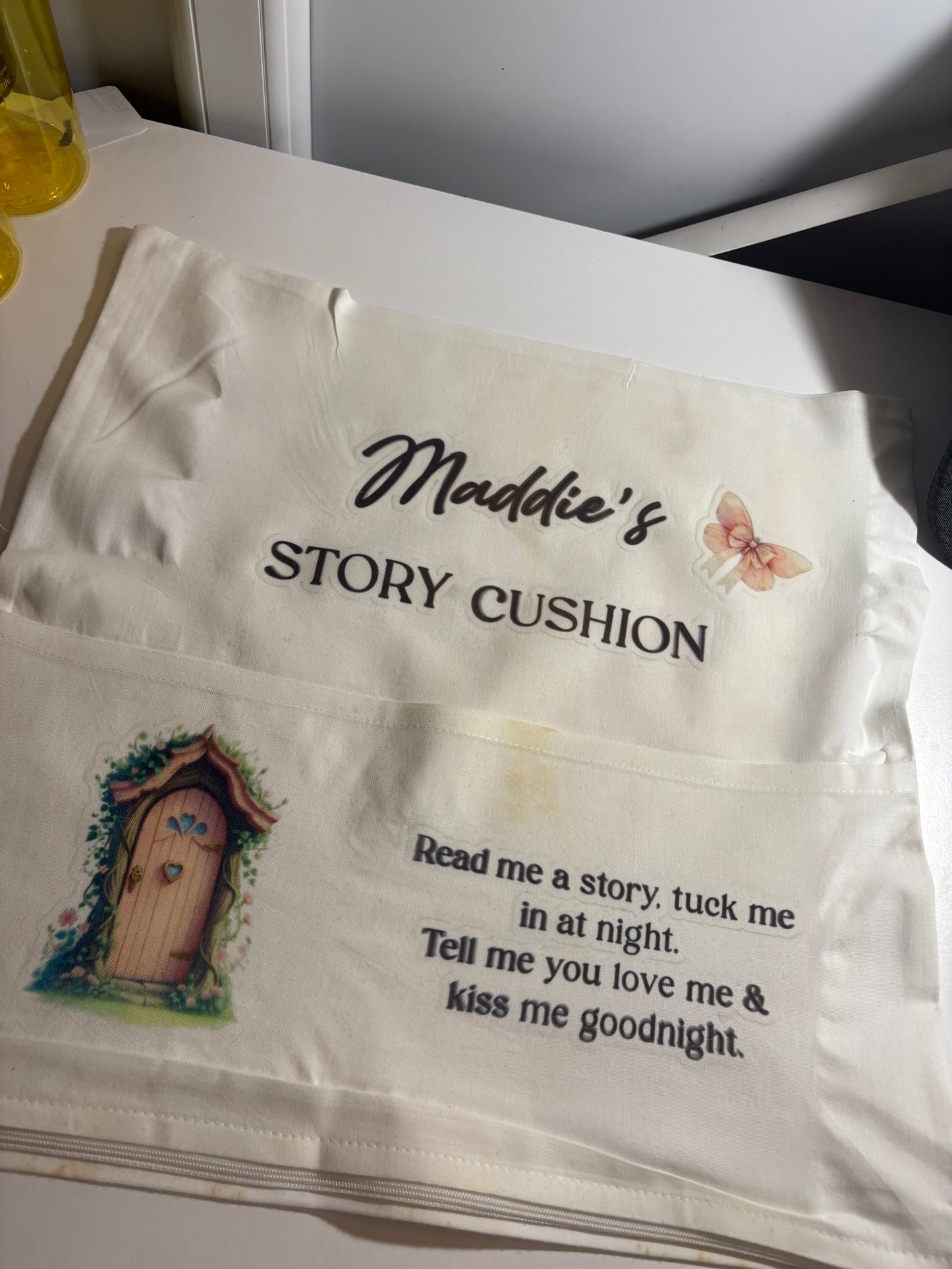 Pocket story cushion