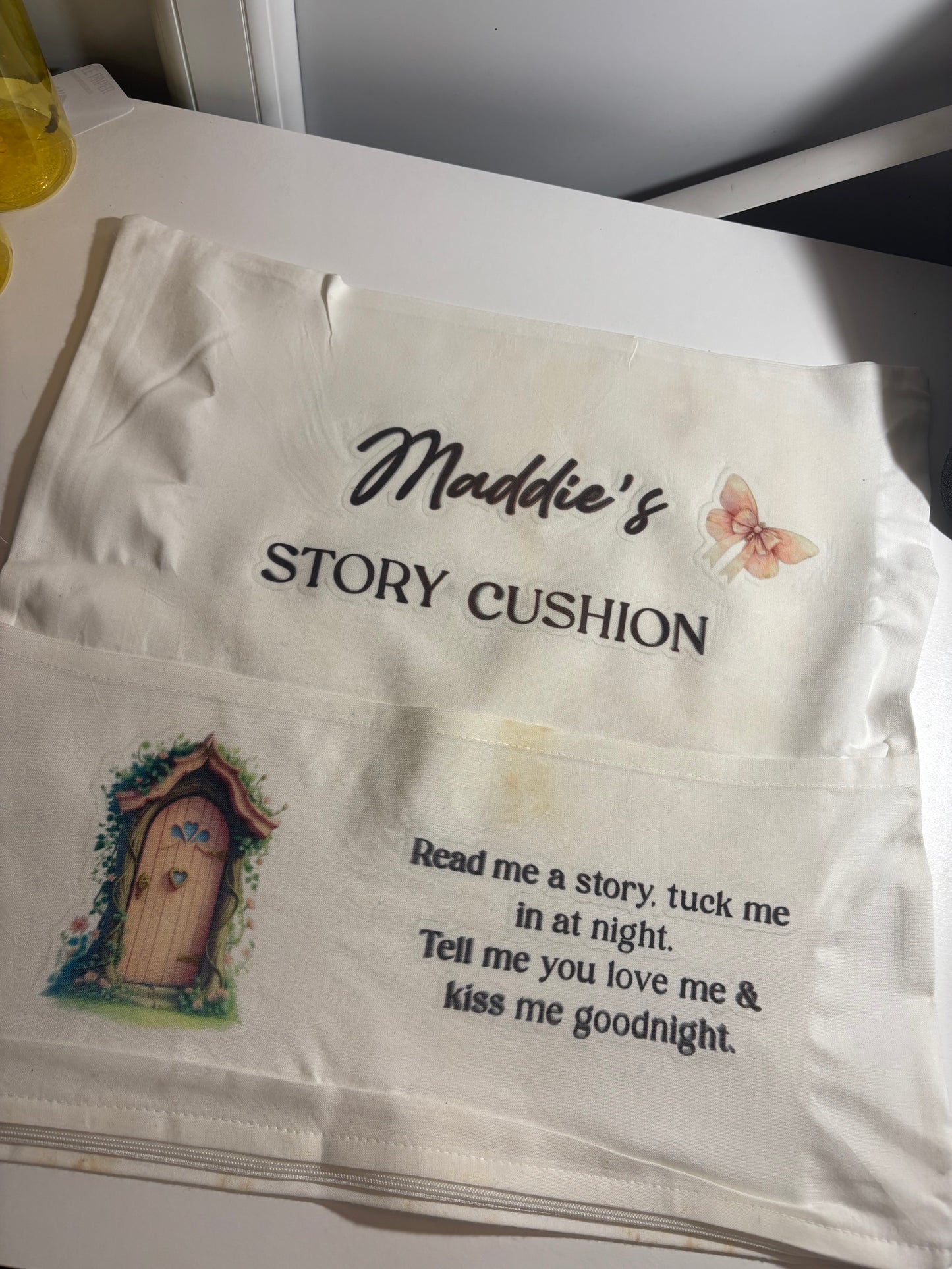 Pocket story cushion